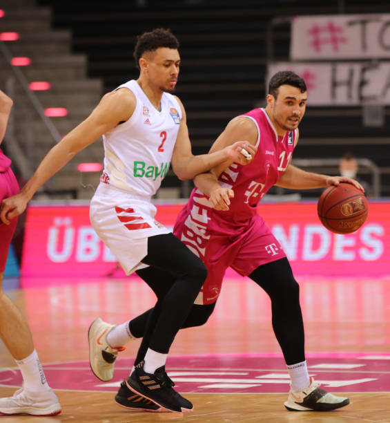 人员变动对 人员变动对