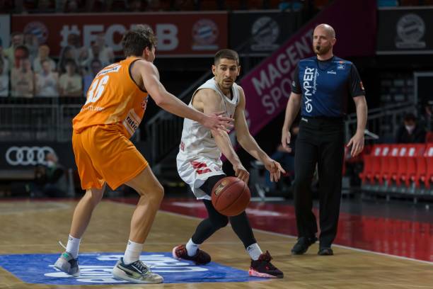 他双手比出 他双手比出