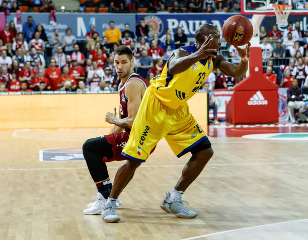 紧张对峙中 紧张对峙中